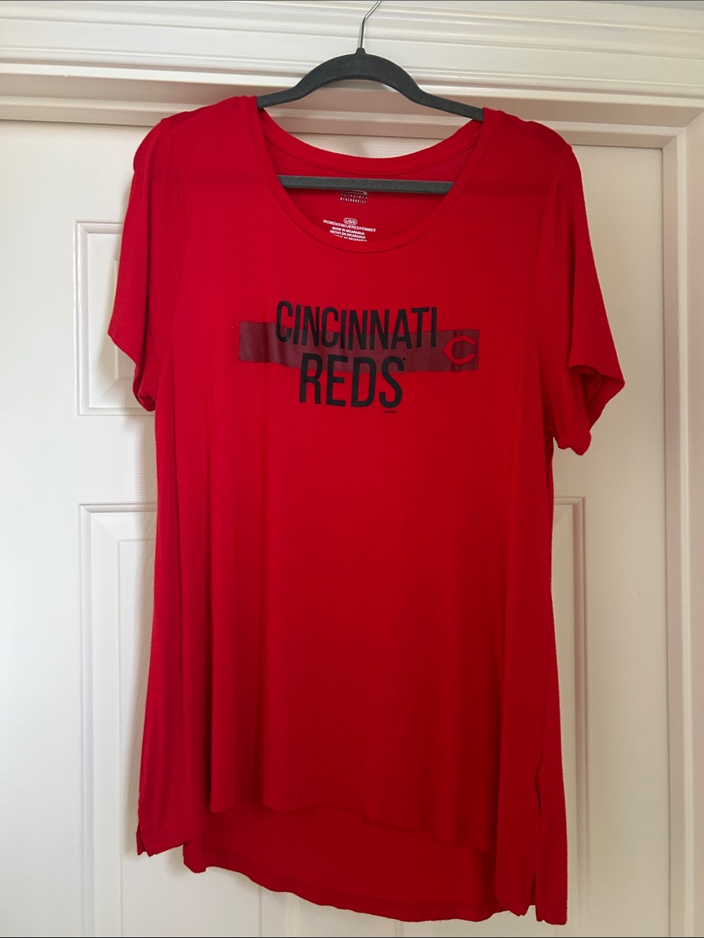 MLB Cincinnati Reds Women's Red Short Sleeve Tee